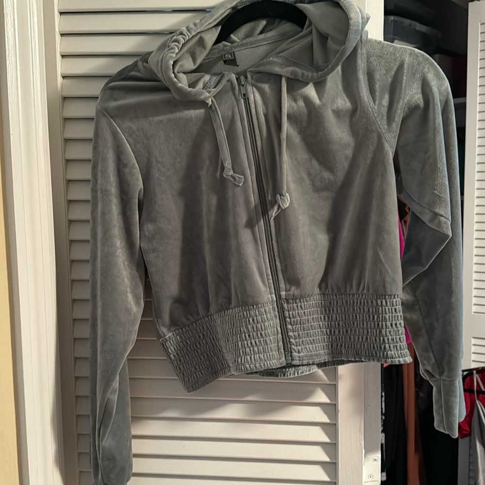 Alya cropped green velvet jacket